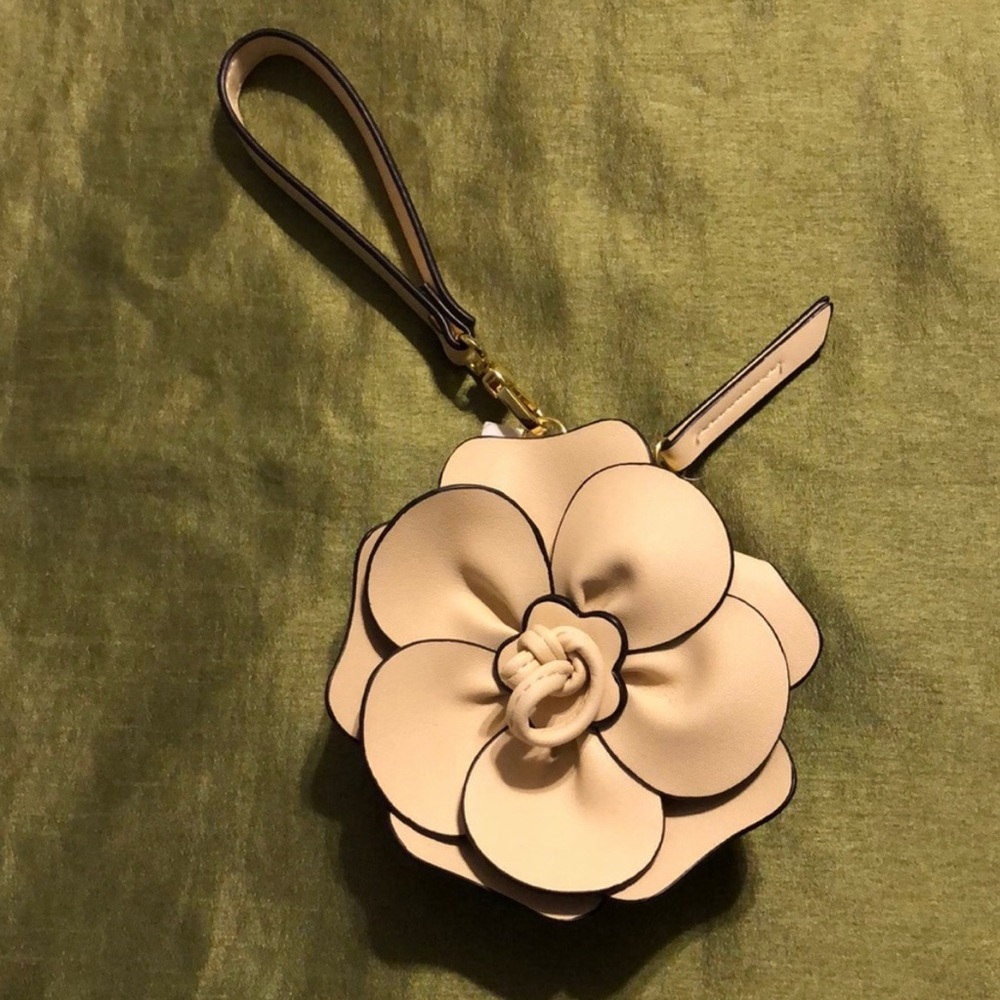 Flower design coin purse / wristlet with zip closure